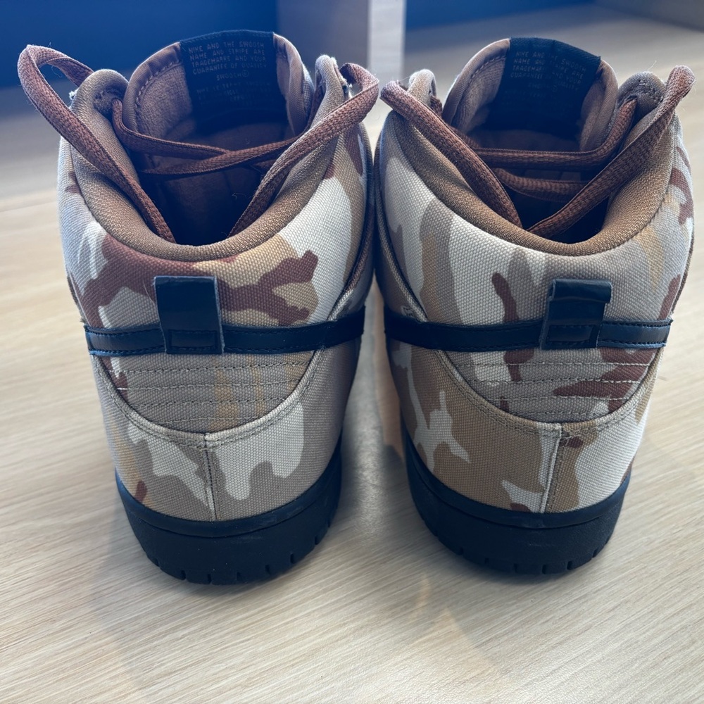 Nike SB Dunks Sneakers - Camouflage Brown and Tan - Picture 4 of 6
